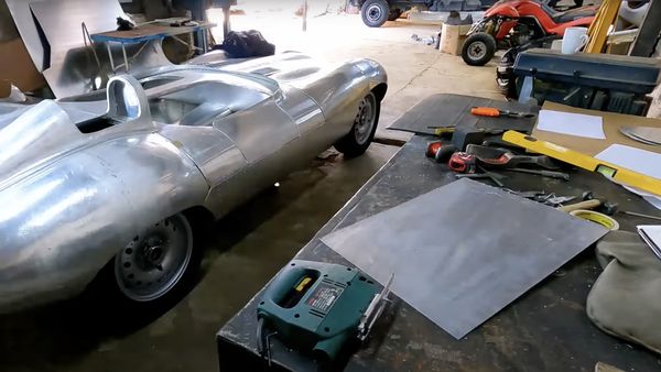 Fiberglass no more: Replica Jaguar D-Type gets skinned in aluminum