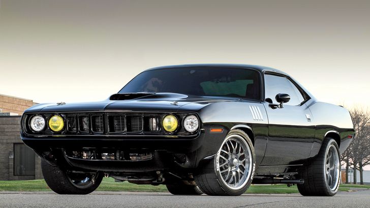 This AAR-influenced '71 'Cuda sets a quick pace with a 6.1-Liter Gen III Hemi