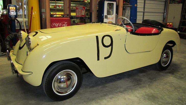 How a Tiny Crosley Hotshot Beat Ferrari and Jaguar To Win the First Sebring Race