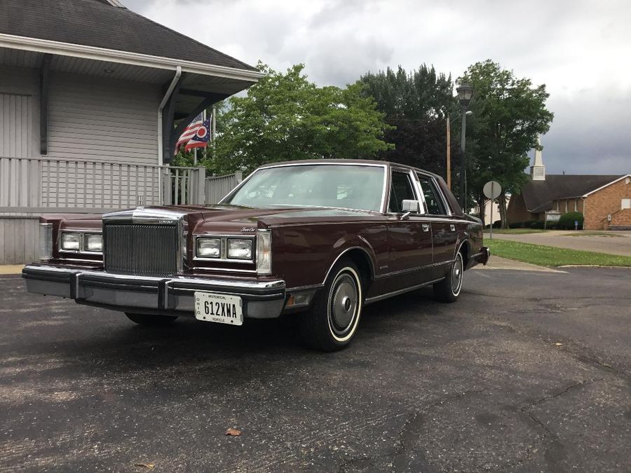 Lincoln town car 1982