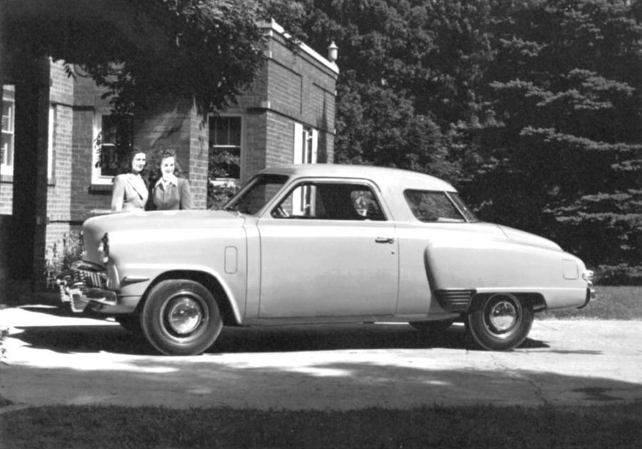 The picture of the coming and going car