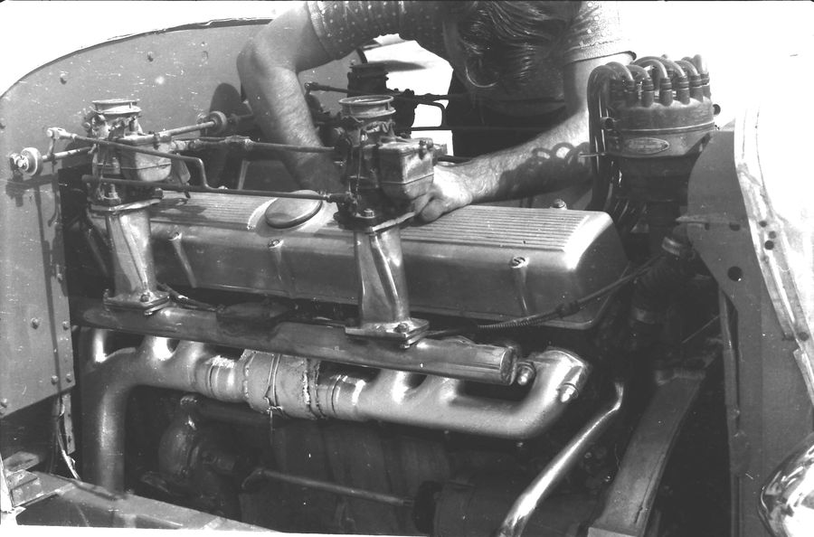 Hot rod nostalgia - Page 36 3-Wagers-blanked-off-center-carb-mounts-for-street