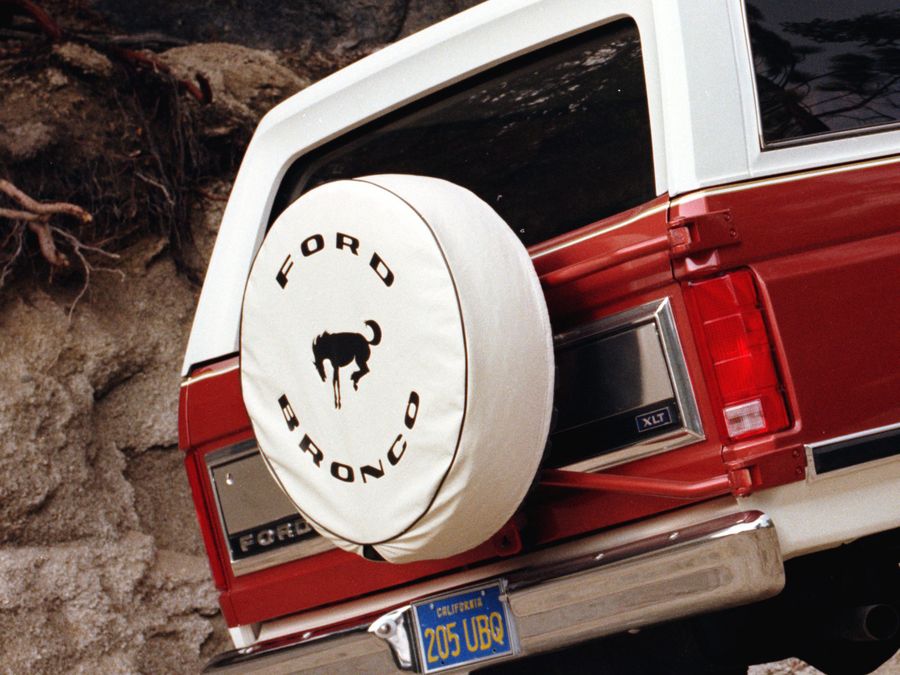 Logo Ford Bronco Emblem | Lissimore Photography
