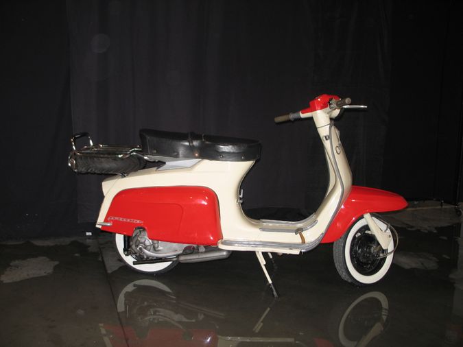 Lambretta Cento Engine  : Although The 100Cc Engine Has Been Upgraded To A 125Cc Barrel And Head.