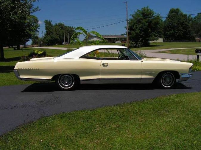 hemmings find of the day 1965 pontiac bonneville two door hardtop hemmings 1965 pontiac bonneville