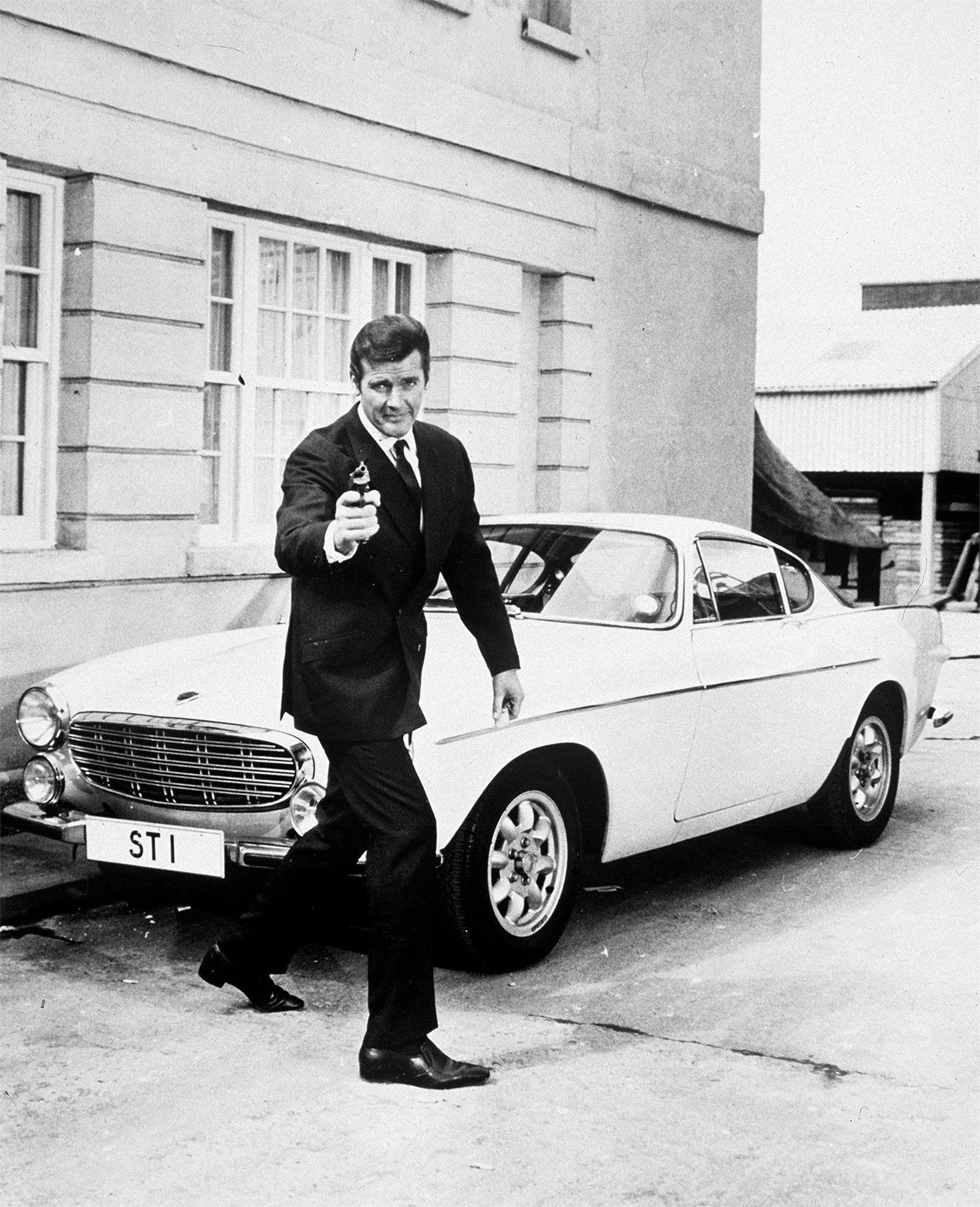 225617_Roger-Moore-as-Simon-Templar-in-_The-Saint_-TV-Series-2.jpg